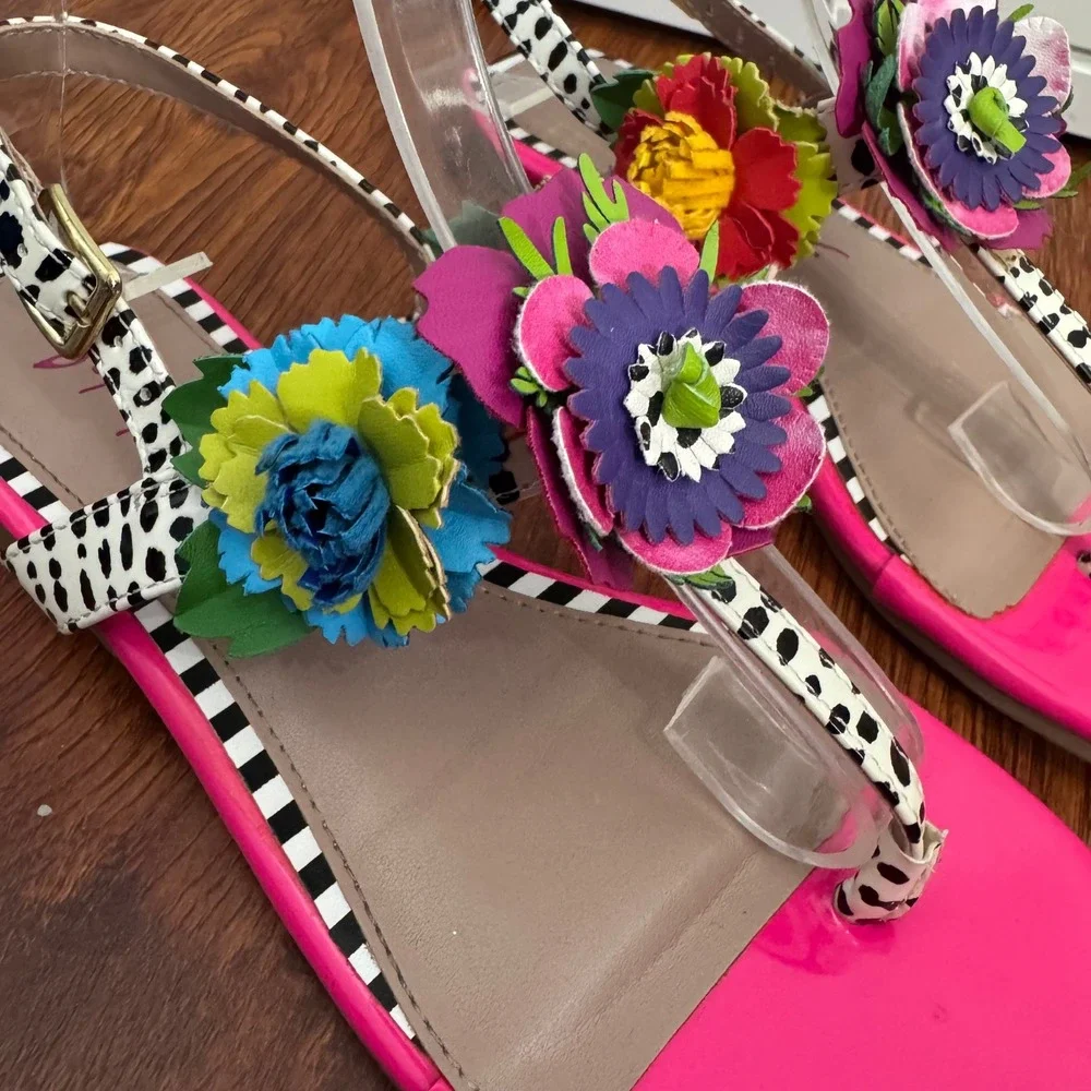Betsey Johnson BK-Angie‎ Sandals Size 2 Flowers Hot Pink Whimsical Summer Party